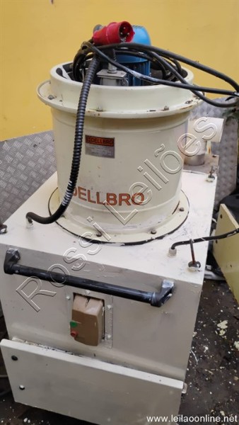 01 UN. Exaustor de névoa marca Dellbro modelo 595