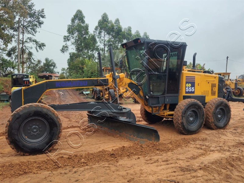 [ Vídeo ] Motoniveladora Komatsu Mod. GD555 Ano 2011- Funcionando…