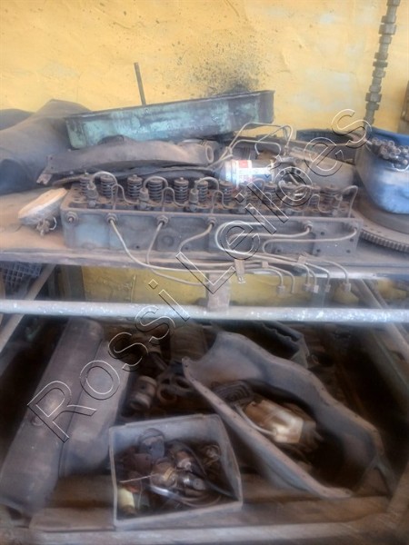 02 Un.- Motores M/Benz 352 ( Desmontado)