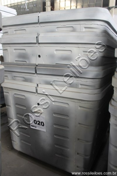 4 CONTENTORES METALICOS GALVANIZADOS 3200 L PARA COLETA DE LIXO DO CARGA LATERAL