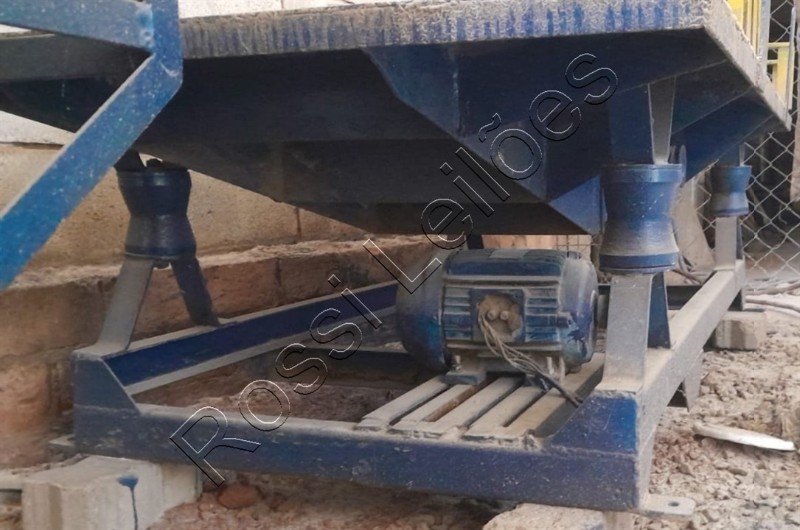 Mesa vibratória para confecção de pilares e peças pré-moldadas…