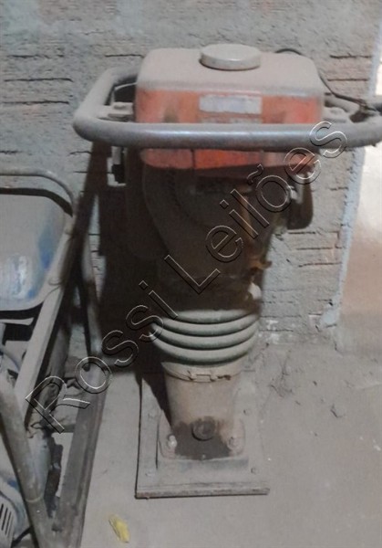 02 un. sapos compactadores a gasolina em funcionamento- no estado