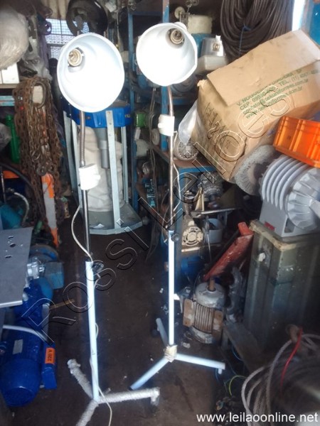 2 un. pedestal foco de luz