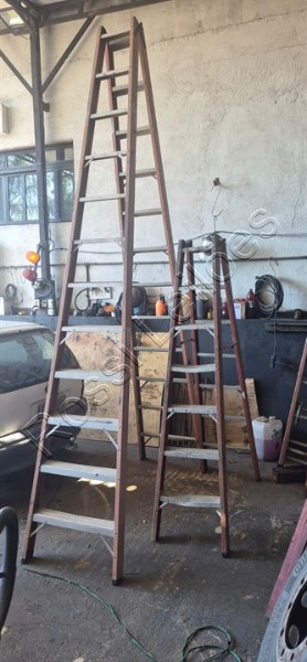 02 Escadas Tesoura Marca Bertolo ( 2.1 e 3.5 Metros ) no Estado