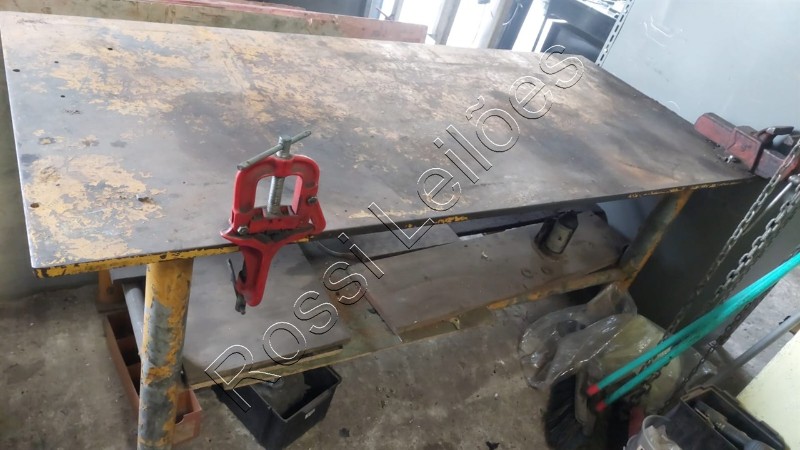 01 Un. Bancada de Ferro Reforçado