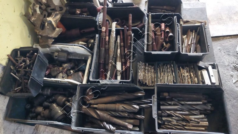 Lote com Material de Usinagem Diversos Sendo; Brocas, Mandril, Alargadores…