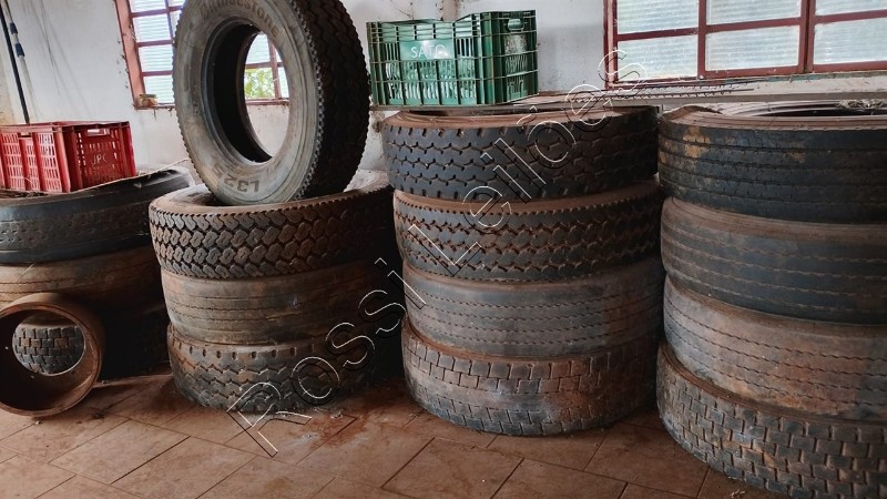 Aprox. 65 Un. - Lote de Pneus para Caminhões e Carretas Pneus 295 ( Sem…