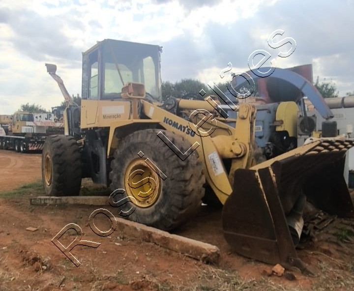 PÁ CARREGADEIRA KOMATSU MOD. WA380 ANO 2003 - SEM TRANSMISSÃO - VENDA NO ESTADO
