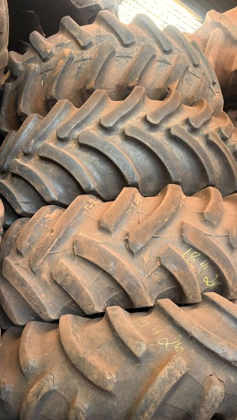 Lote com: 10 Unid. Sucata de CAPAS AGRICOLAS 18.4-26
