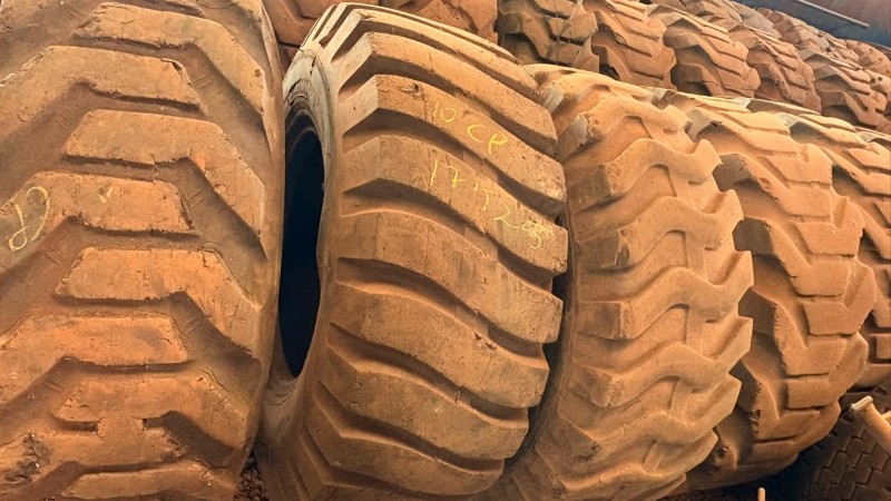 Lote com: 10 unids. Sucata de CAPAS AGRICOLAS 17.5-25