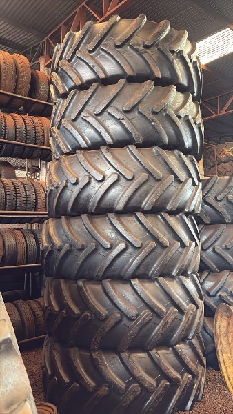 Lote com: 06 unid. de PNEUS AGRICOLAS 710/70R 38 CEAT