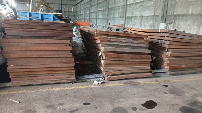 Lote com: 15 ton. Chapas de aço laminadas a quente 4,75 x 1500 x 3000 e 15 ton. 4,75 x 1500 x 6000 - Lances por kg