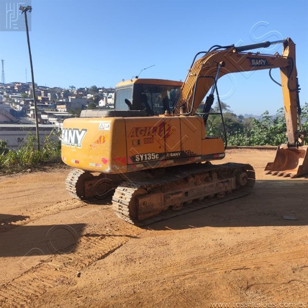 Escavadeira Sany 135 2013 - 9.735Hrs. - Operacional - Parabrisa inferior quebrado