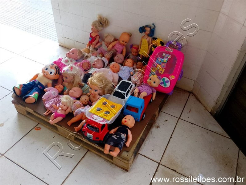 Lote contendo 32 Brinquedos, diversas marcas e modelos conforme fotos. (L58). Itens devidamente ENCAIXOTADOS para retirada ou eventual envio.