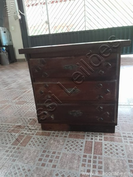 Mesa de cabeceira em imbuia