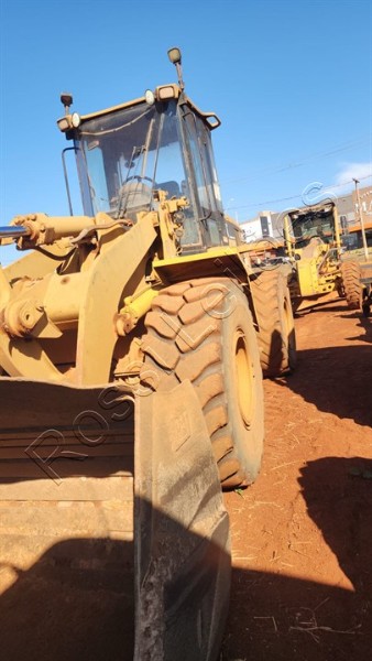 PÁ CARREGADEIRA CATERPILLAR MOD. 938G ANO 2004 - PAROU FUNCIONANDO (NO ESTADO)