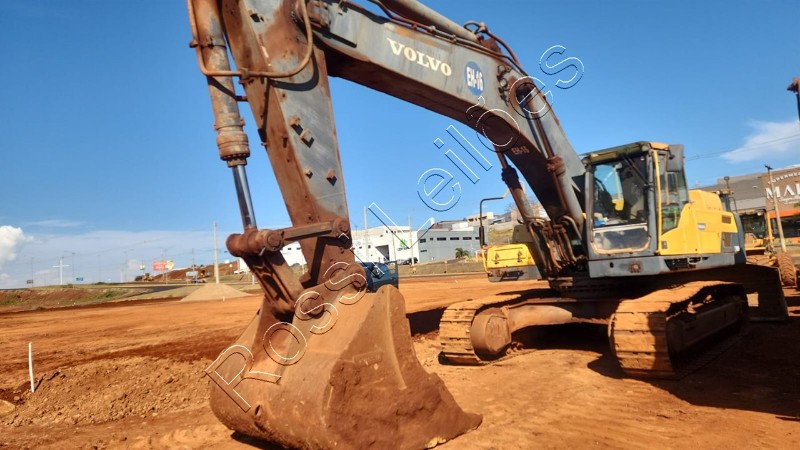 ESCAVADEIRA VOLVO MOD. EC48DLP ANO 2012 - PAROU FUNCIONANDO ( NO ESTADO)